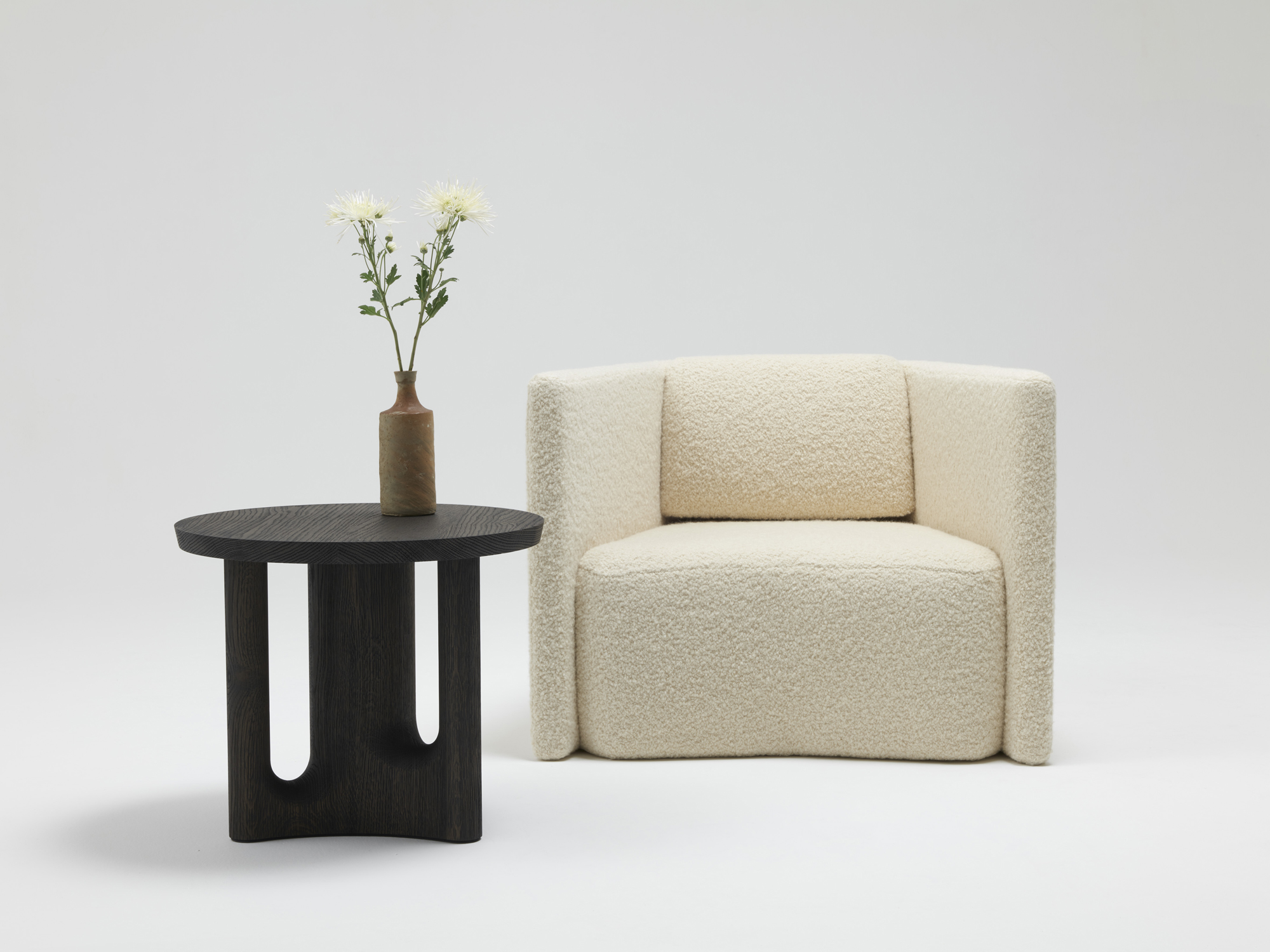 EN-Delcourt-Collection-EKO-armchair-NIN-side-table